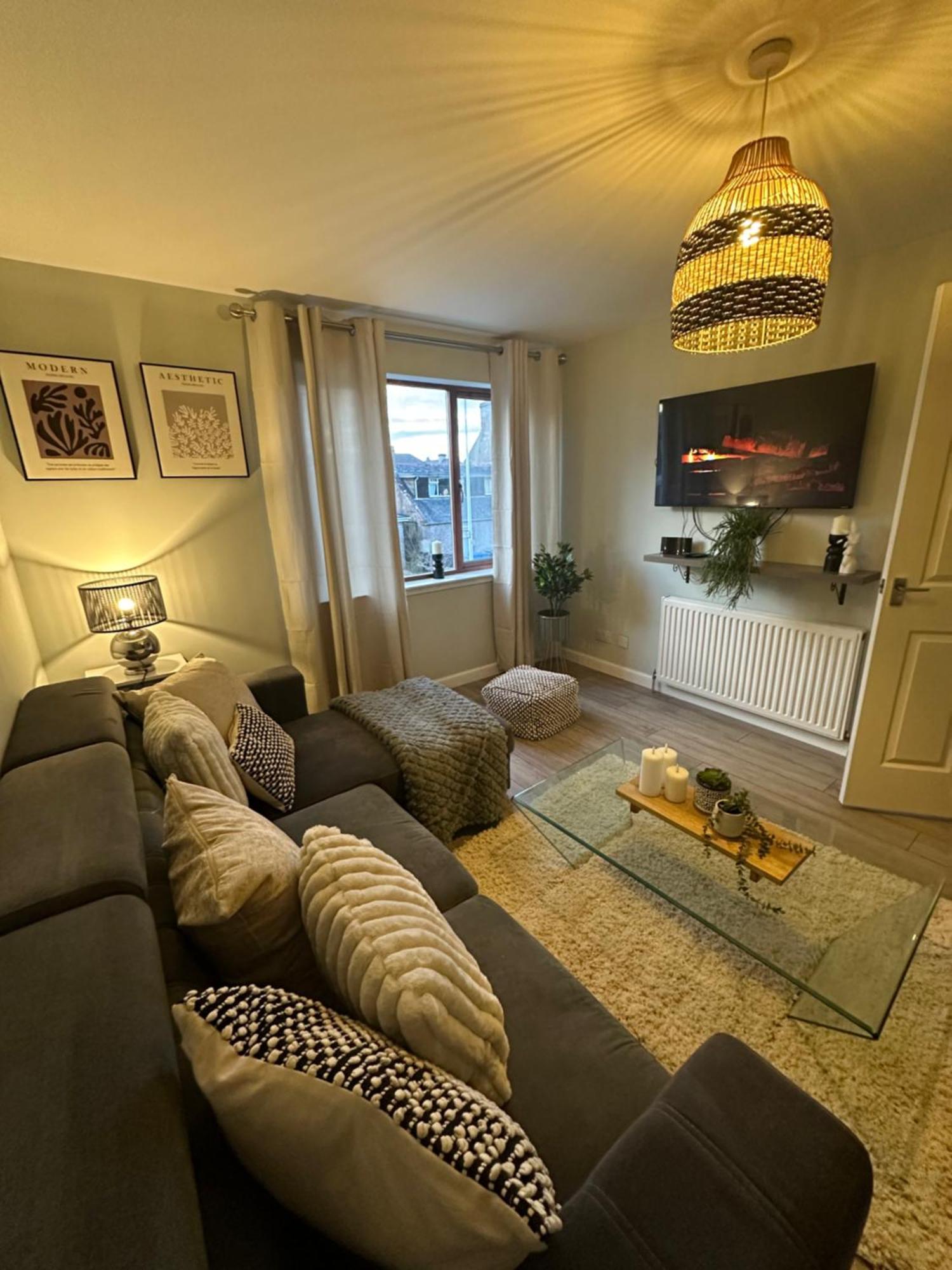 Lovely Modern 2 Bedrom Unit Close To City Center Dalneigh エクステリア 写真